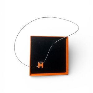 Like New Hermes pop it H Necklace.